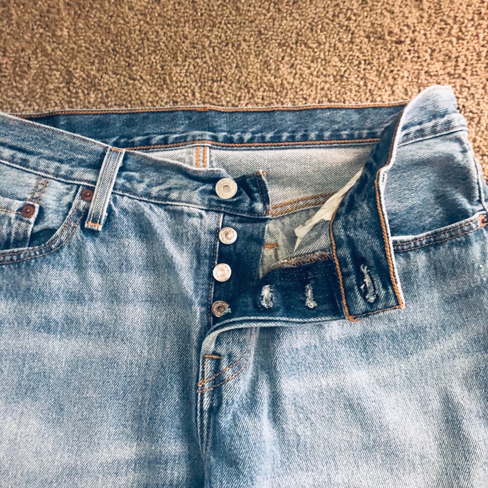 EUC Levi’s 501 Button Fly Boyfriend Jeans - Picture 6 of 8